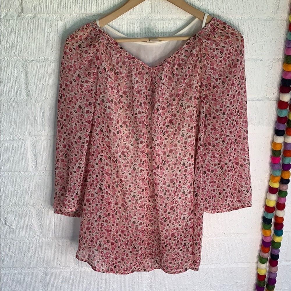 HP!! 🎉Two Hearts Maternity Blouse Floral Pink V neck size M